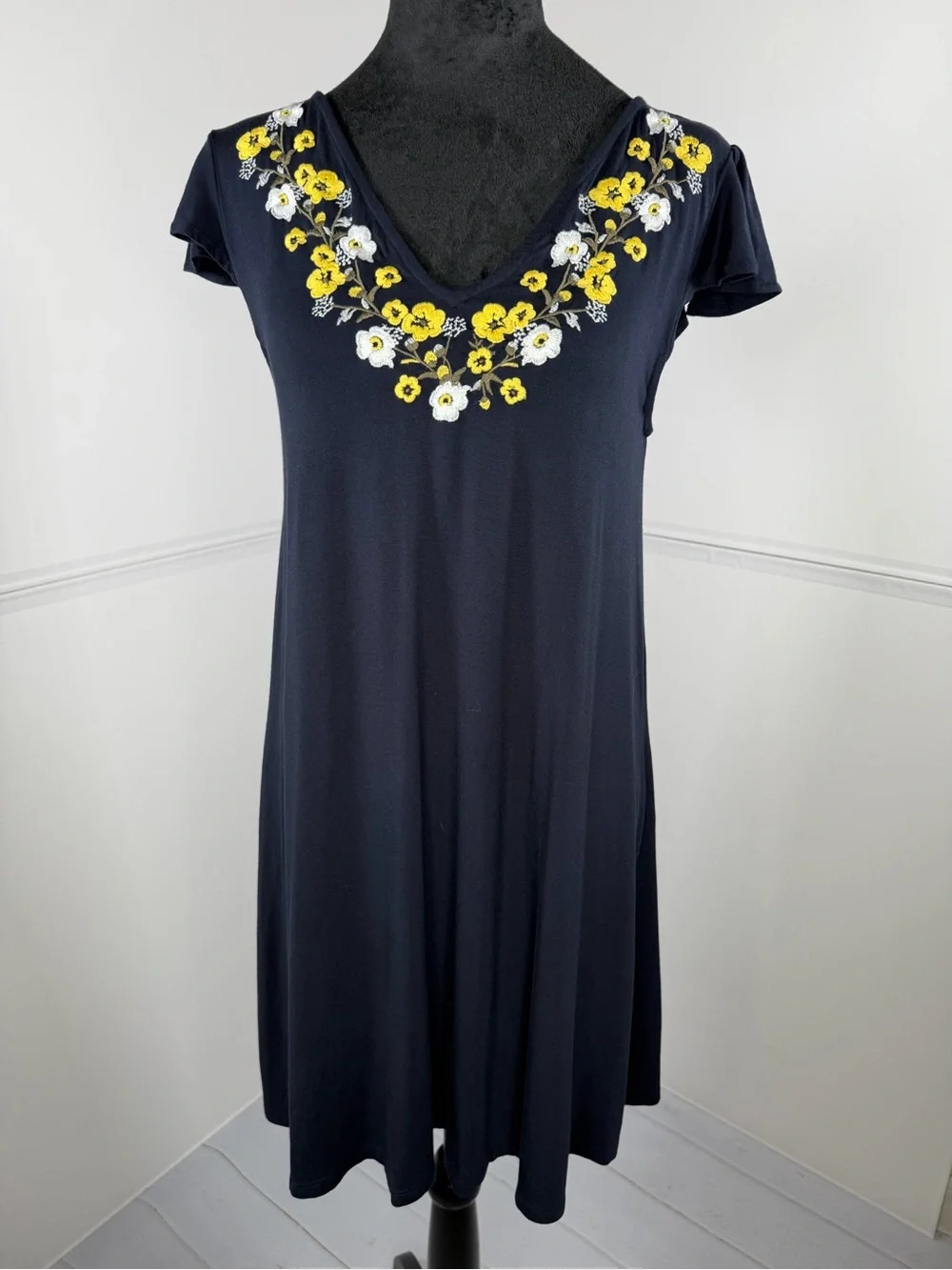 LOFT Navy Embroidered Floral Swing Dress Size XS - Picture 1 of 6